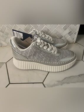 Universal Thread Silver Textured Platform Lace-Up Sneakers